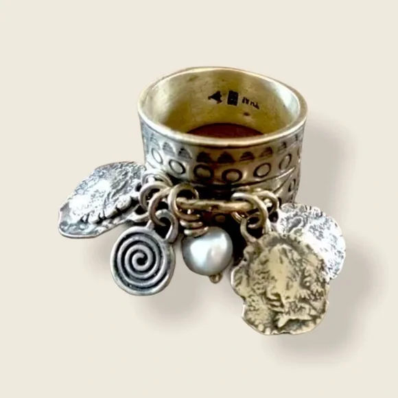Silpada Cha cha Ring.   Sterling silver with etched dangling charms - size 6 - Picture 1 of 3